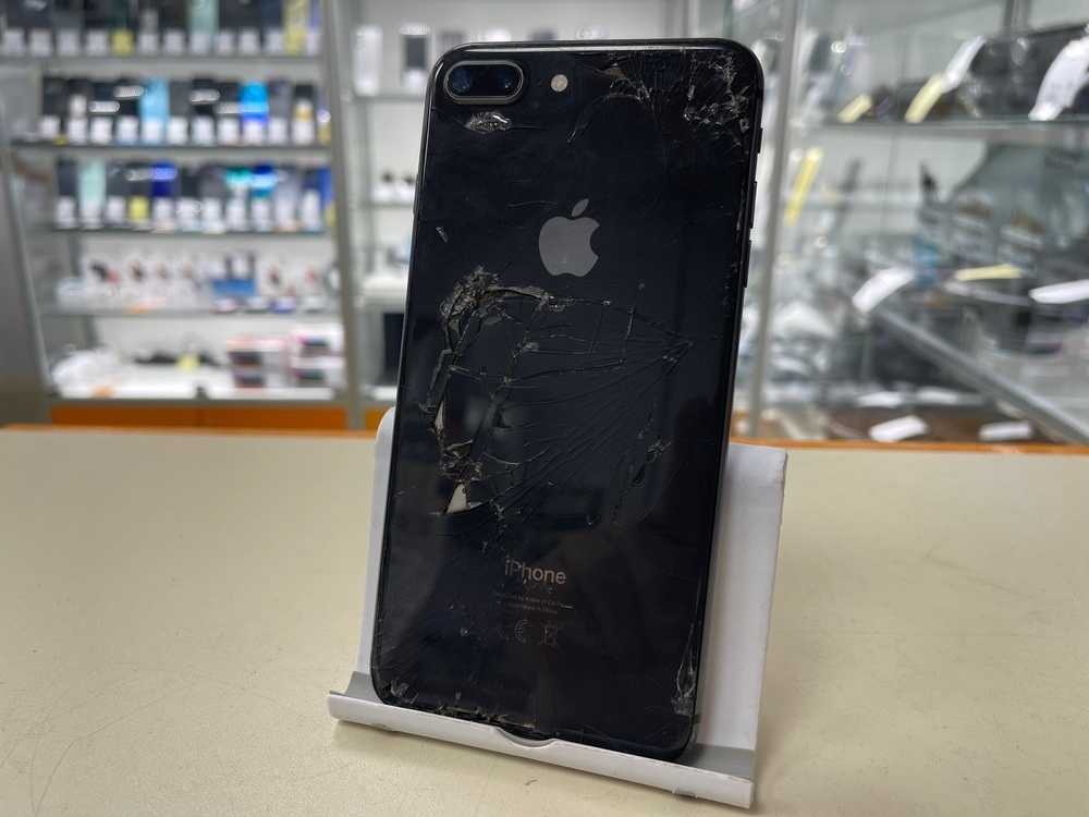 Смартфон Apple iPhone 8 Plus 64Gb