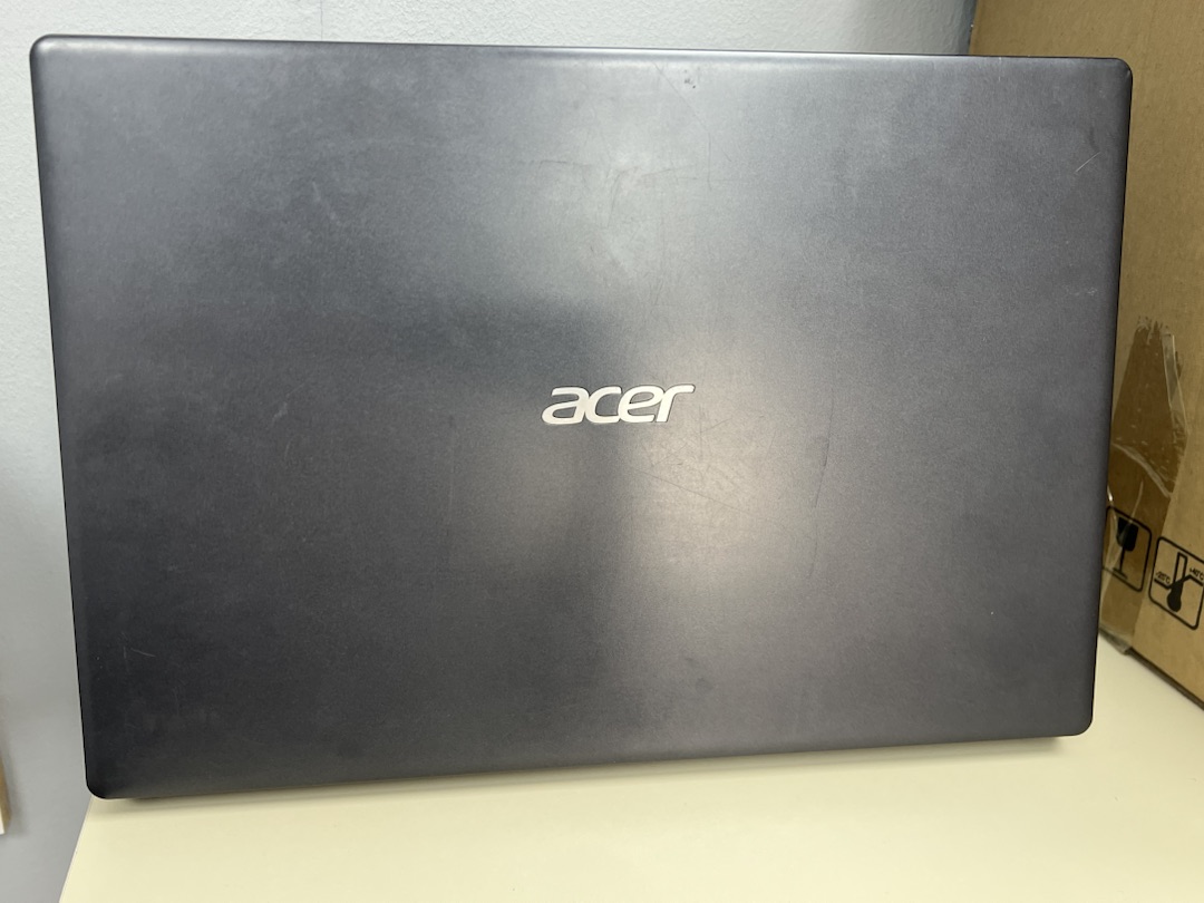 Ноутбук Acer; A6-9220e, Radeon R4 series, 4 Гб, 240 Гб, Нет