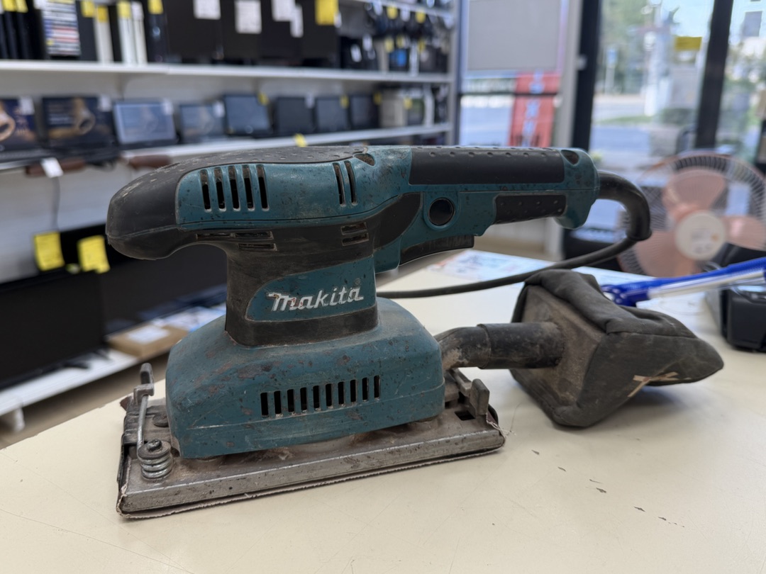 Шлифовальная машина Makita BO3710