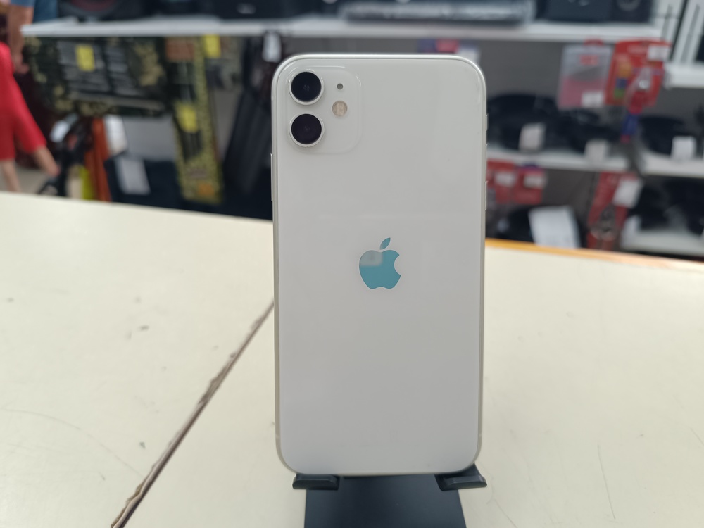 Смартфон Apple iPhone 11 64Gb