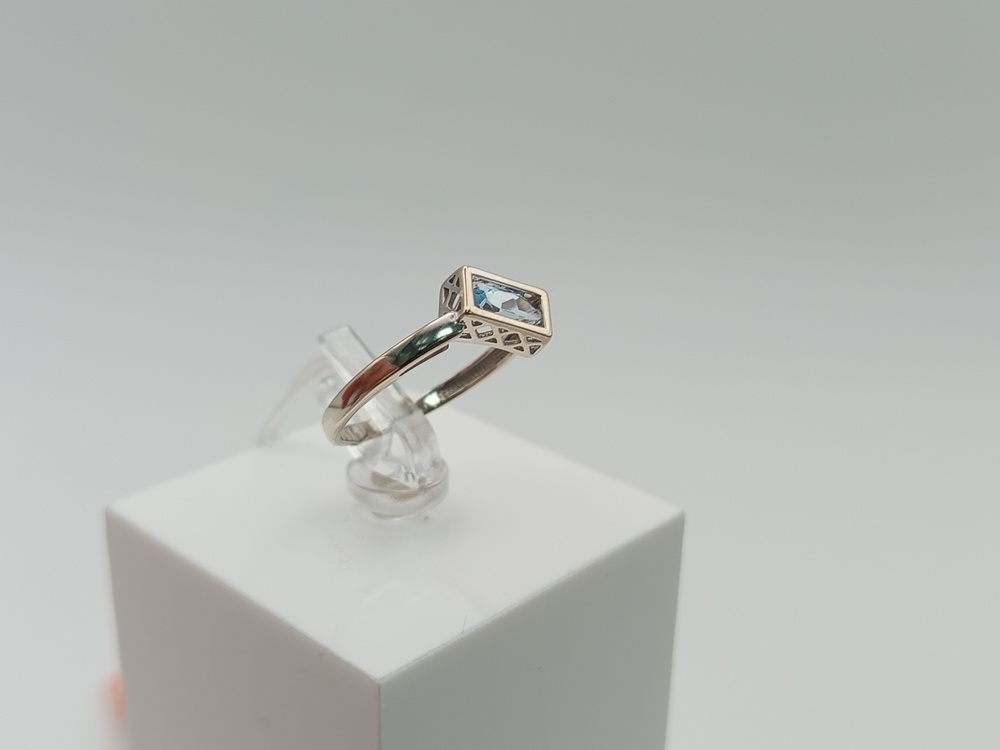 КОЛКМ585 КОЛЬЦО С КАМНЕМ (Au 585)