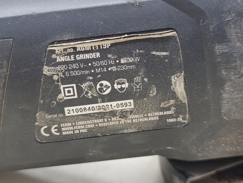 Угловая шлифмашина Ferm AGM1119Р