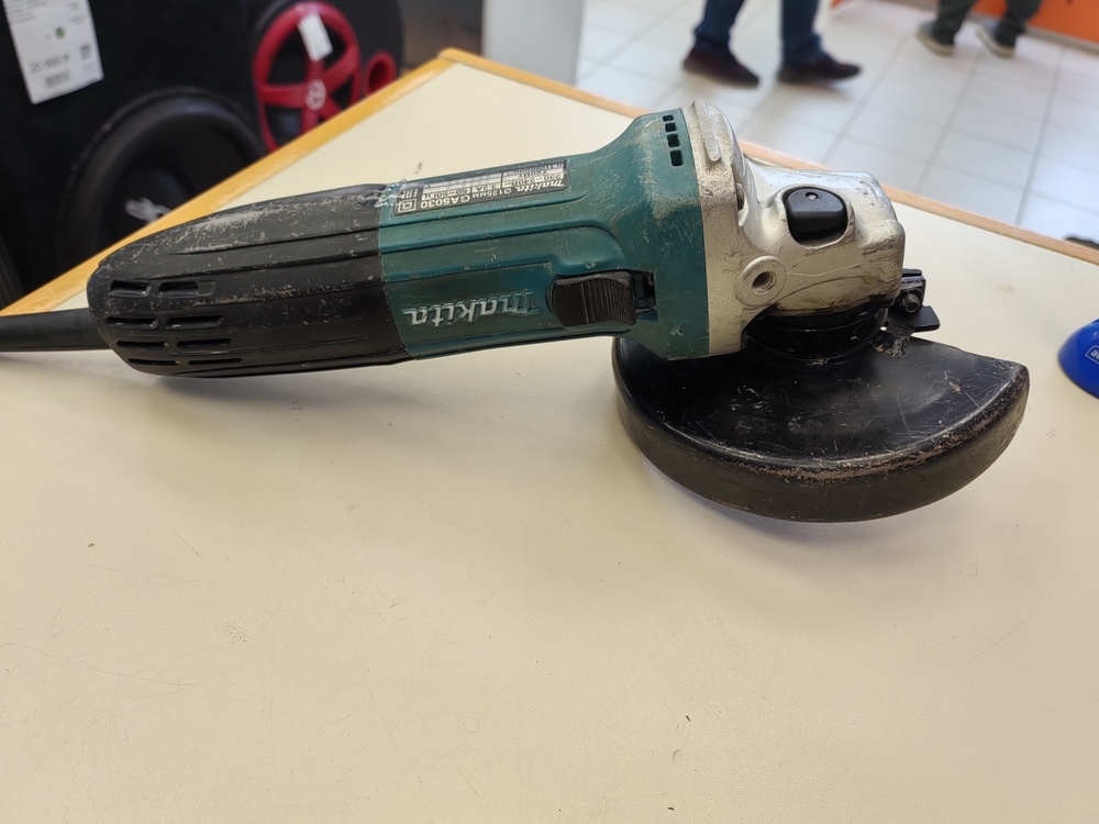 Угловая шлифмашина Makita GA5030