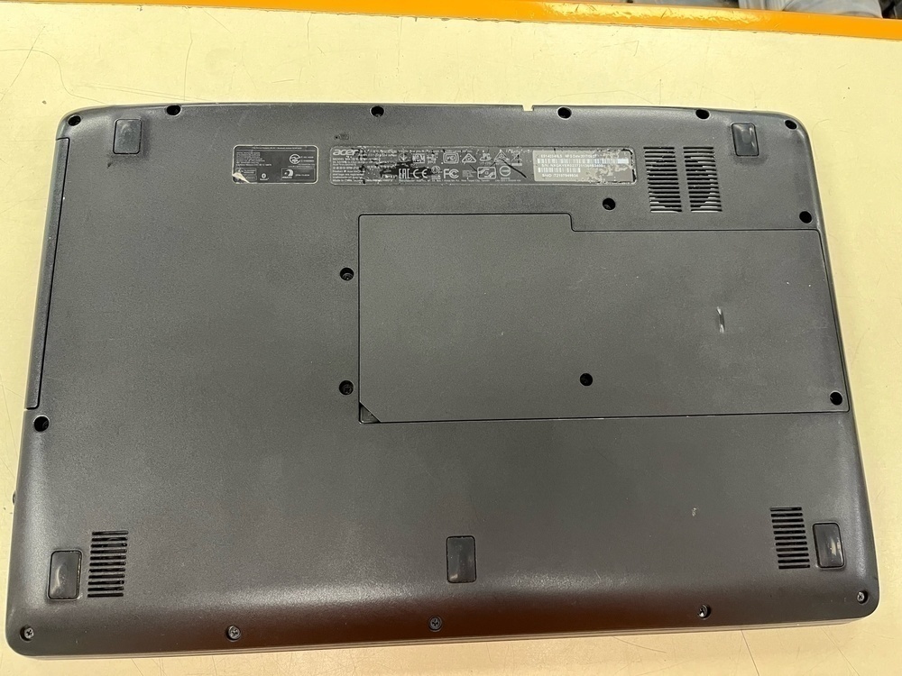 Ноутбук Acer ES1-523-60LS; A6-7310, Radeon R4 series, 4 Гб, Нет, 500 Гб