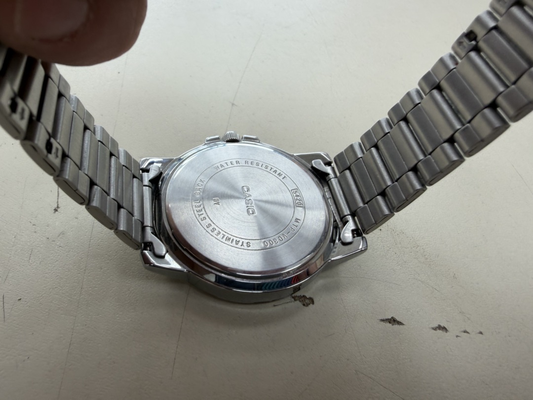 Часы наручные Casio MTP-VD300;