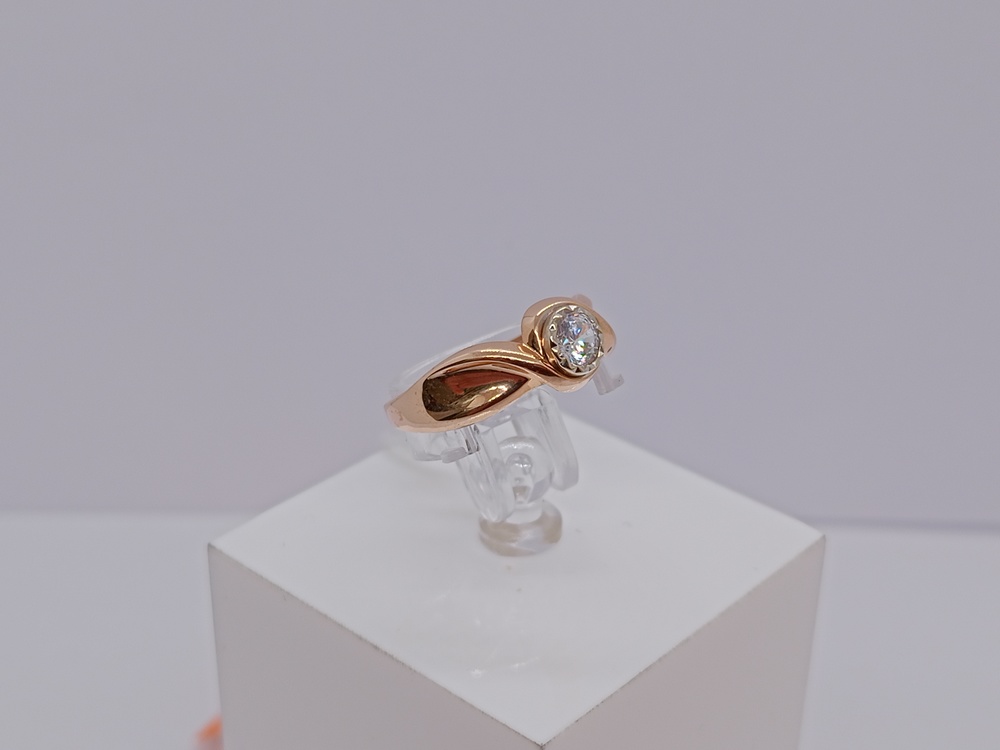 КОЛКМ585 КОЛЬЦО С КАМНЕМ (Au 585)