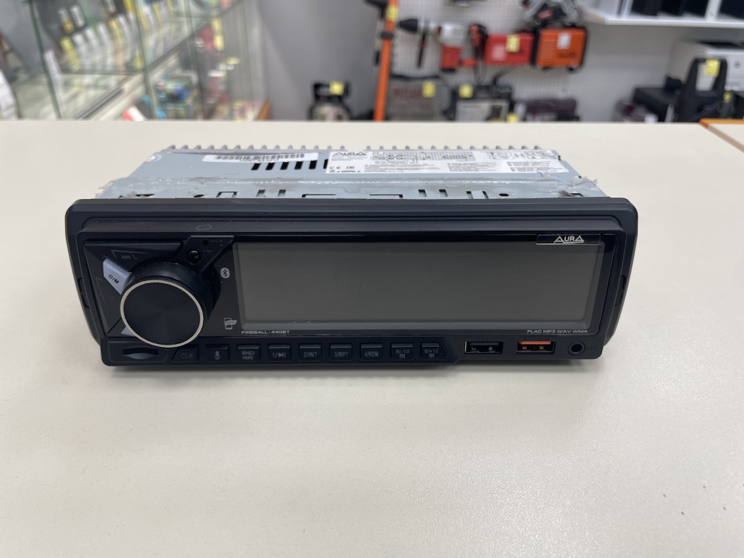 Автомагнитола Aura AMH-440BT;