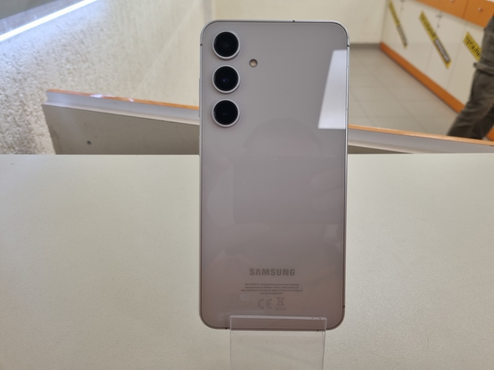 Смартфон Samsung Galaxy S24 FE 8/256