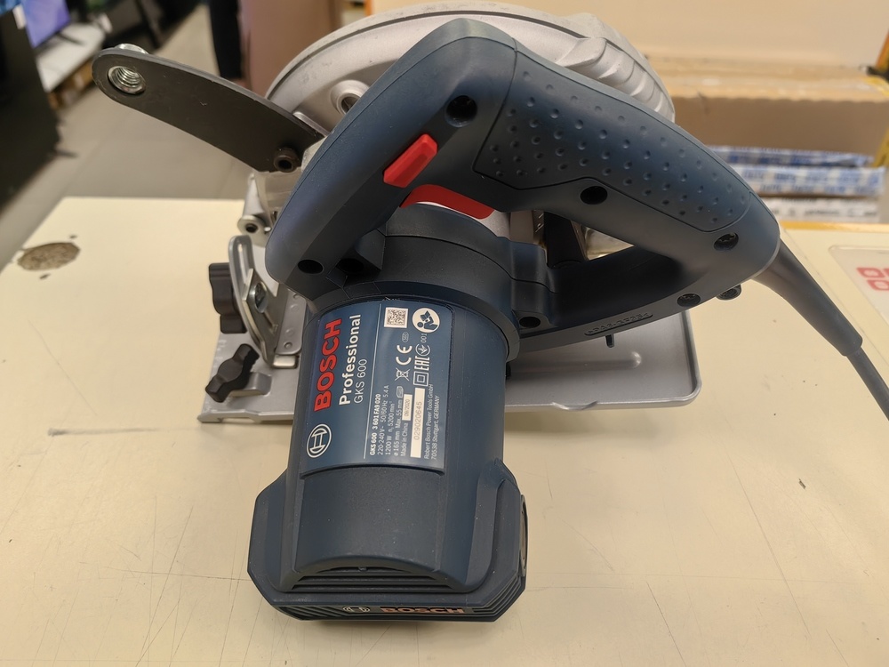 Дисковая пила Bosch GKS 600;