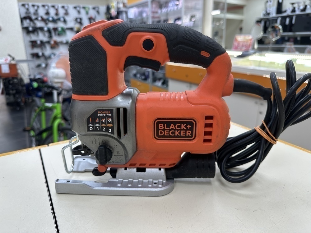 Лобзик Black & Decker BES610;