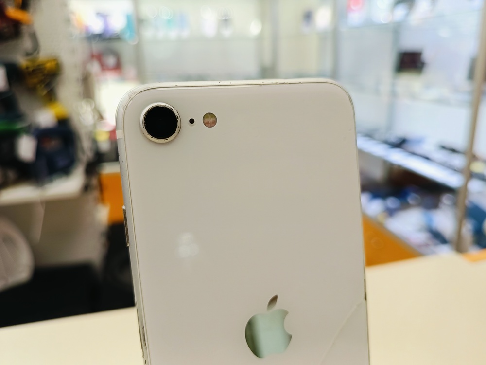 Смартфон Apple iPhone SE 2020 64Gb