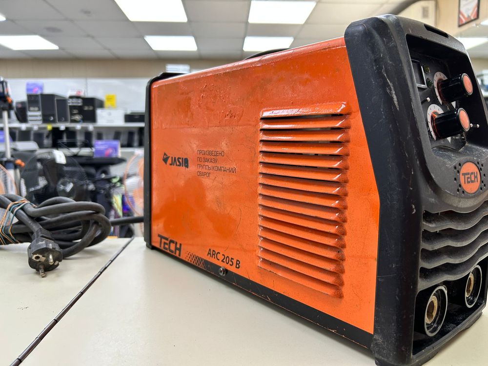 Сварочный аппарат Сварог ARC 205