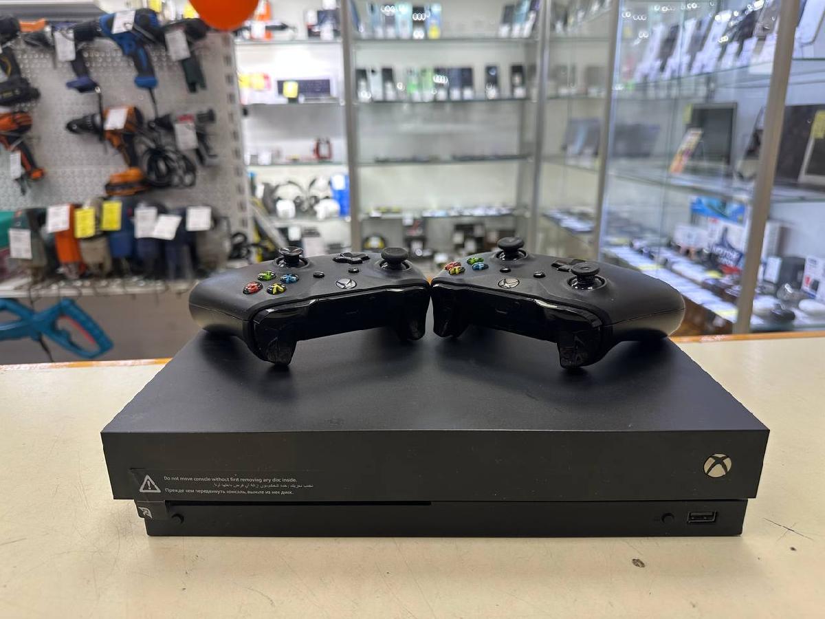 Игровая приставка Xbox One X 1Tb