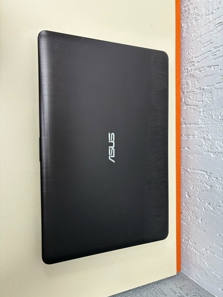 Ноутбук ASUS R541U; Core i3-6006U, GeForce 920M, 4 Гб, 240 Гб, Нет