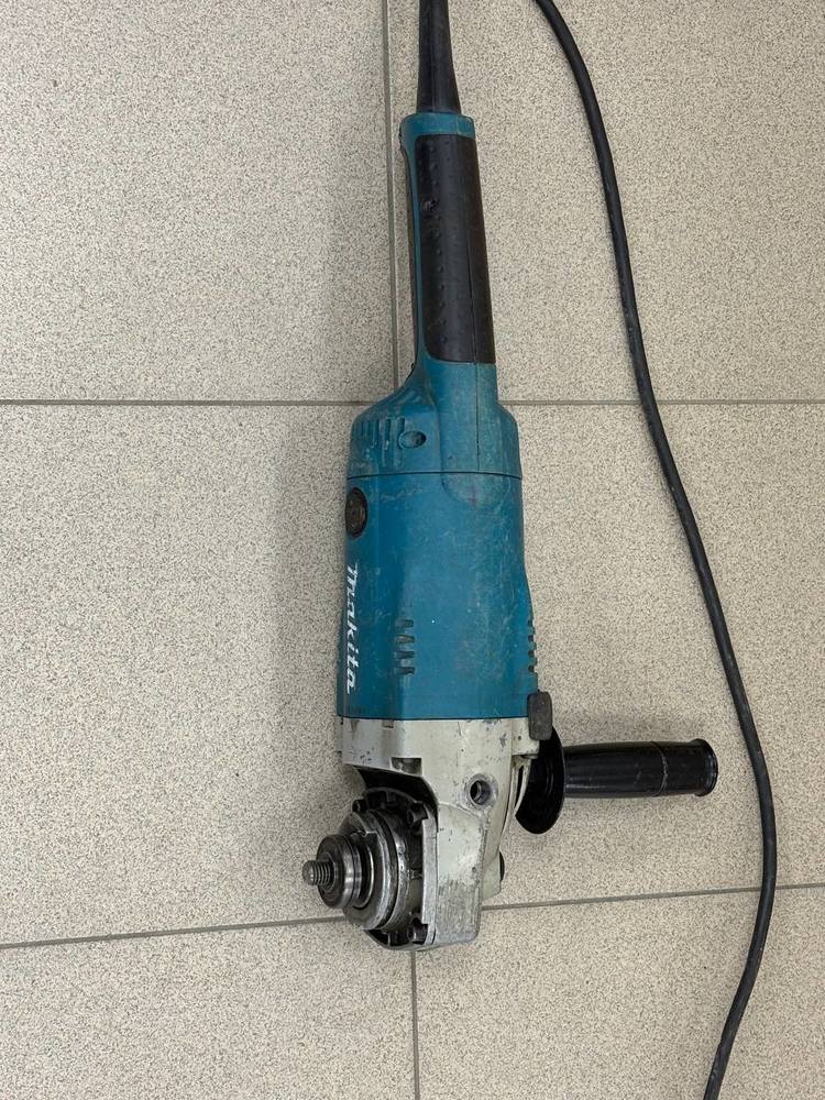 Угловая шлифмашина Makita GA9020