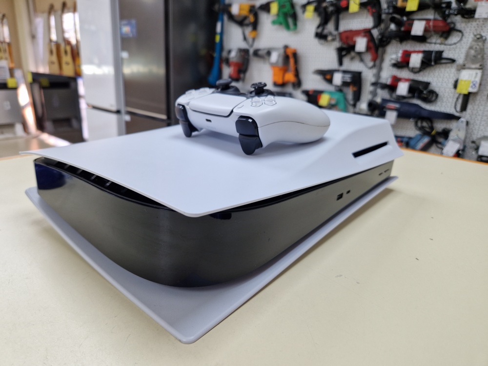 Игровая приставка PlayStation 5 825Gb (С дисководом)
