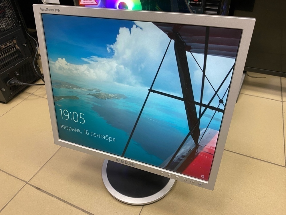 Монитор Samsung 740N