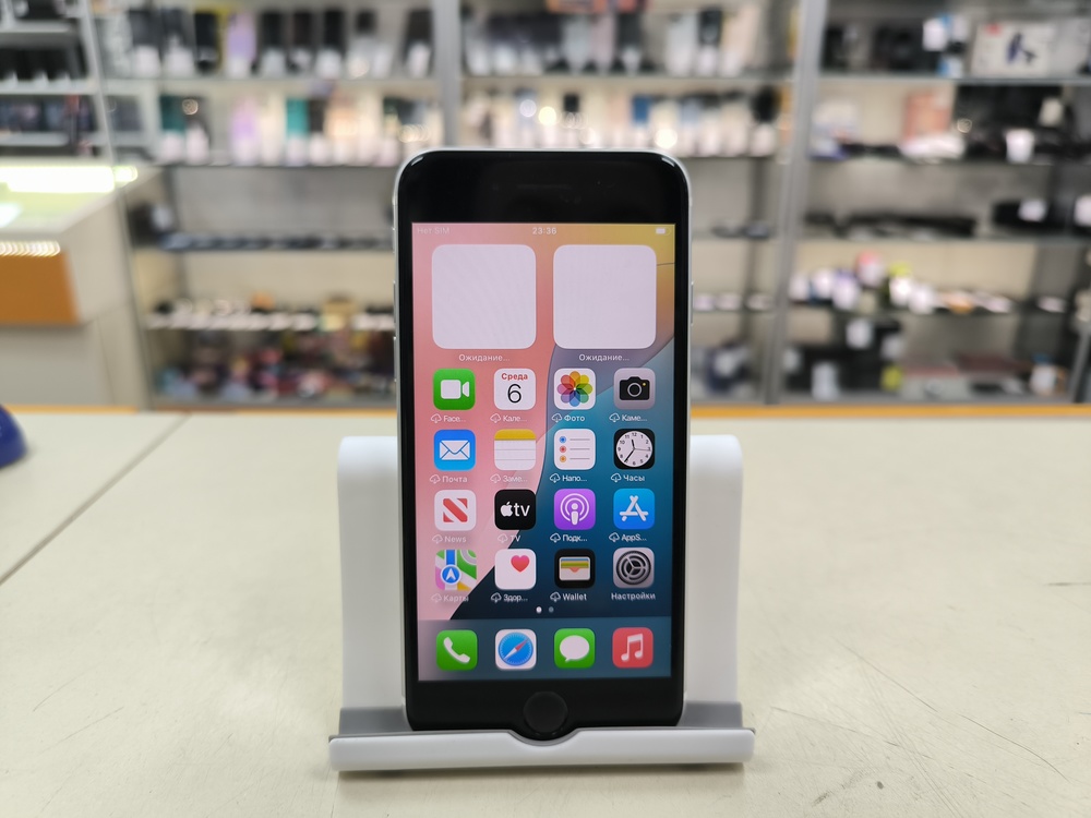 Смартфон Apple iPhone SE 2020 64Gb