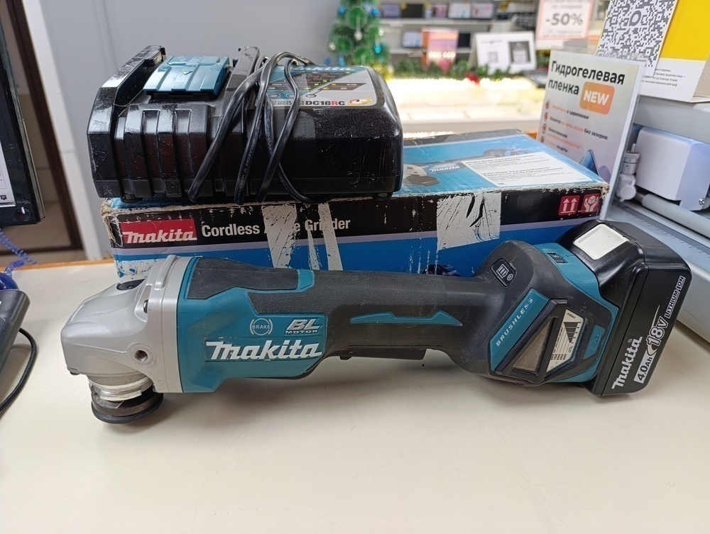 Угловая шлифмашина Makita DGA517