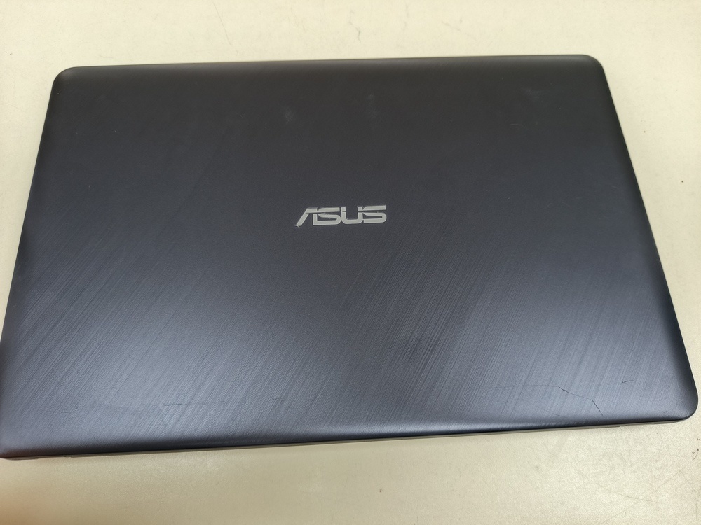 Ноутбук ASUS; A9-9420, Radeon R5 230, 4 Гб, 256 Гб, Нет