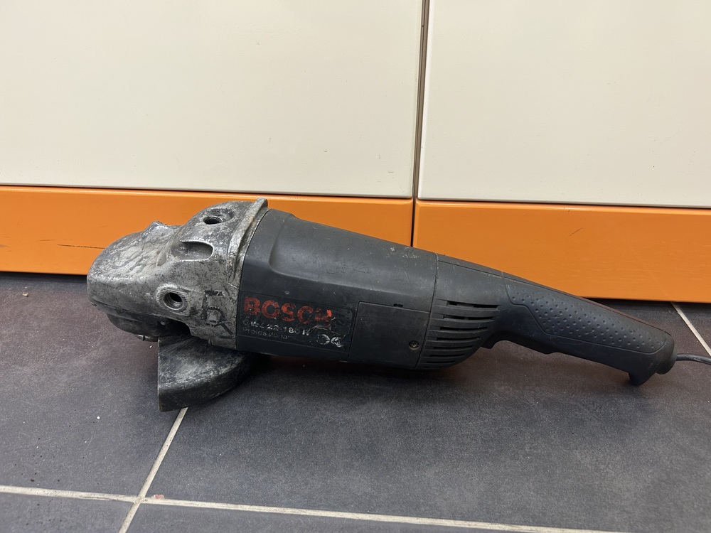Угловая шлифмашина Bosch GWS 22-180H