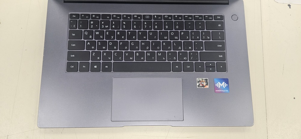 Ноутбук Honor; Ryzen 5 3500U, Radeon Vega 8, 8 Гб, 240 Гб, Нет