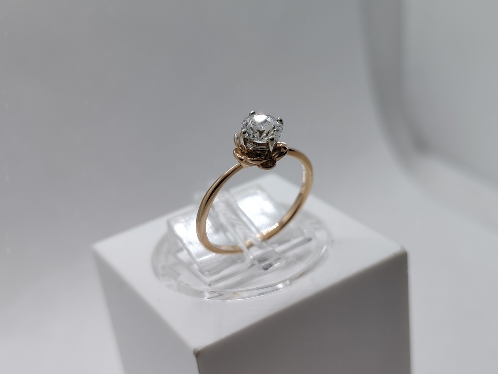 КОЛКМ585 КОЛЬЦО С КАМНЕМ (Au 585)