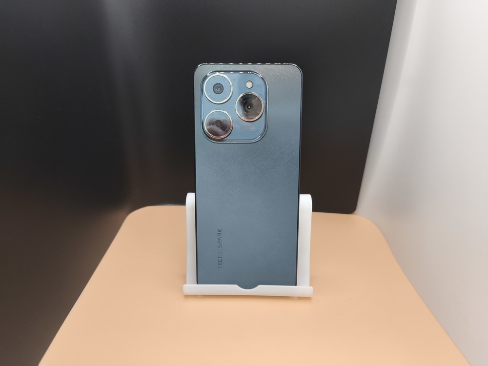 Смартфон Tecno SPARK 20 PRO 8/256
