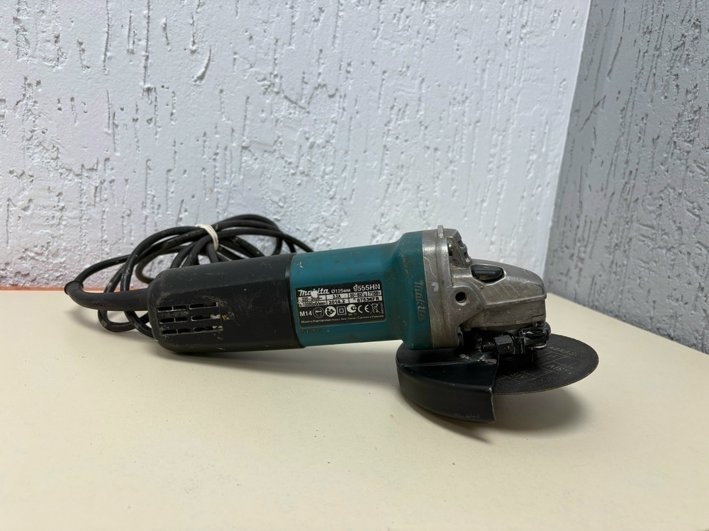 Угловая шлифмашина Makita 9555HN