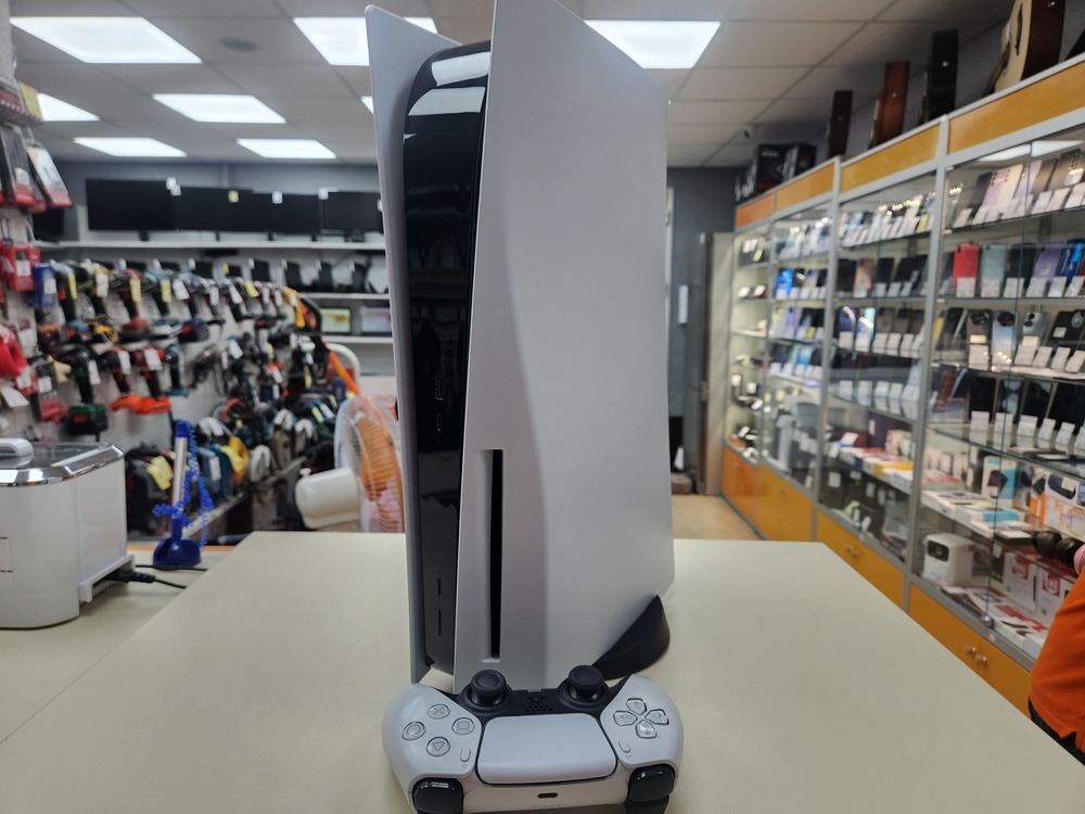 Игровая приставка PlayStation 5 825Gb (С дисководом)
