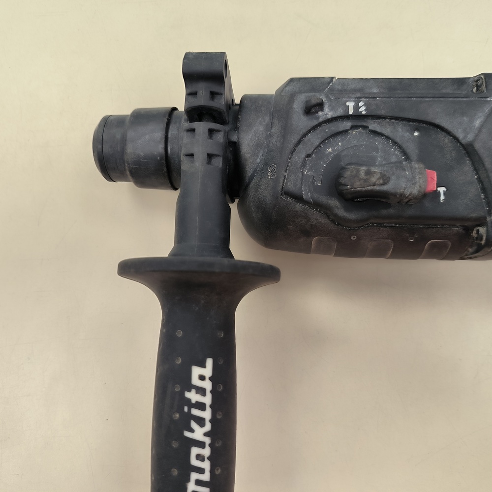 Перфоратор Makita HR2470