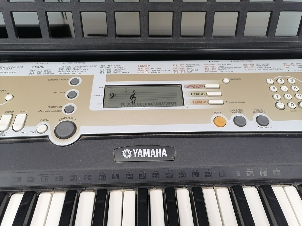 Синтезатор Yamaha psr-r200