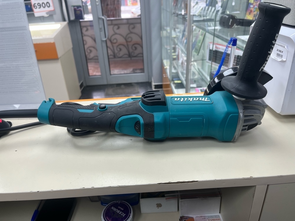 Угловая шлифмашина Makita 9558HN