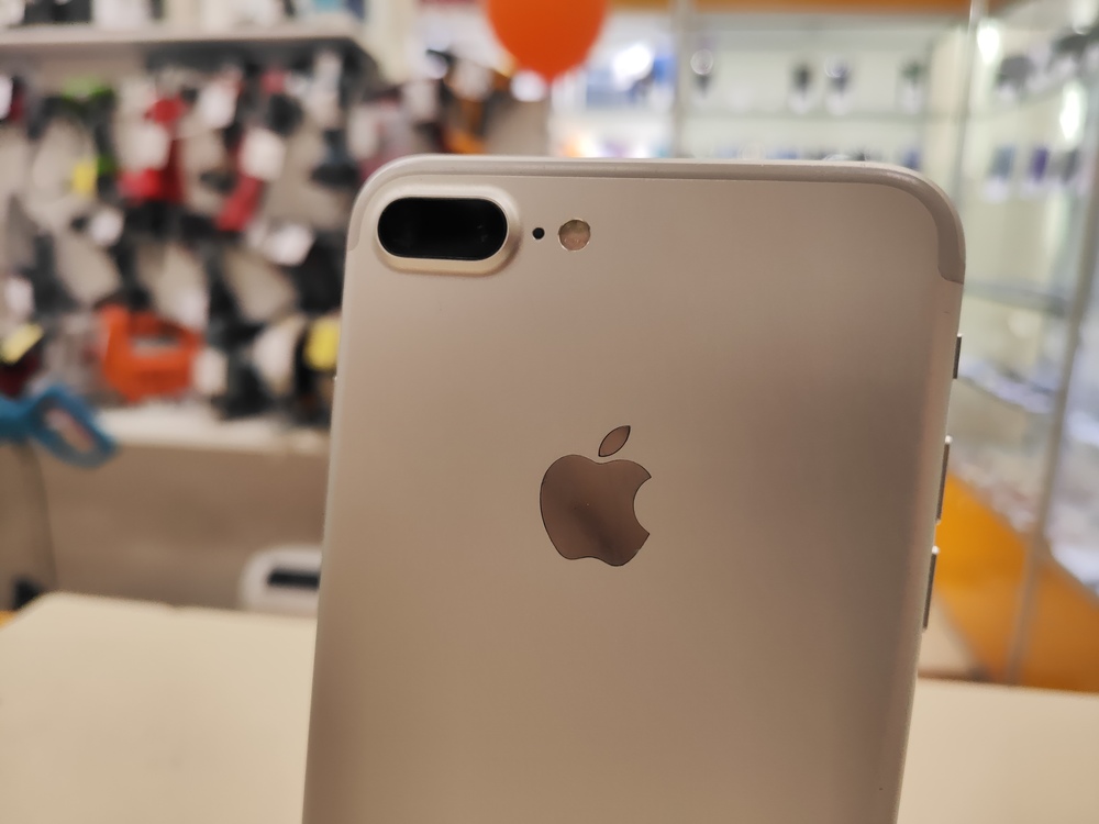 Смартфон Apple iPhone 7 Plus 32Gb