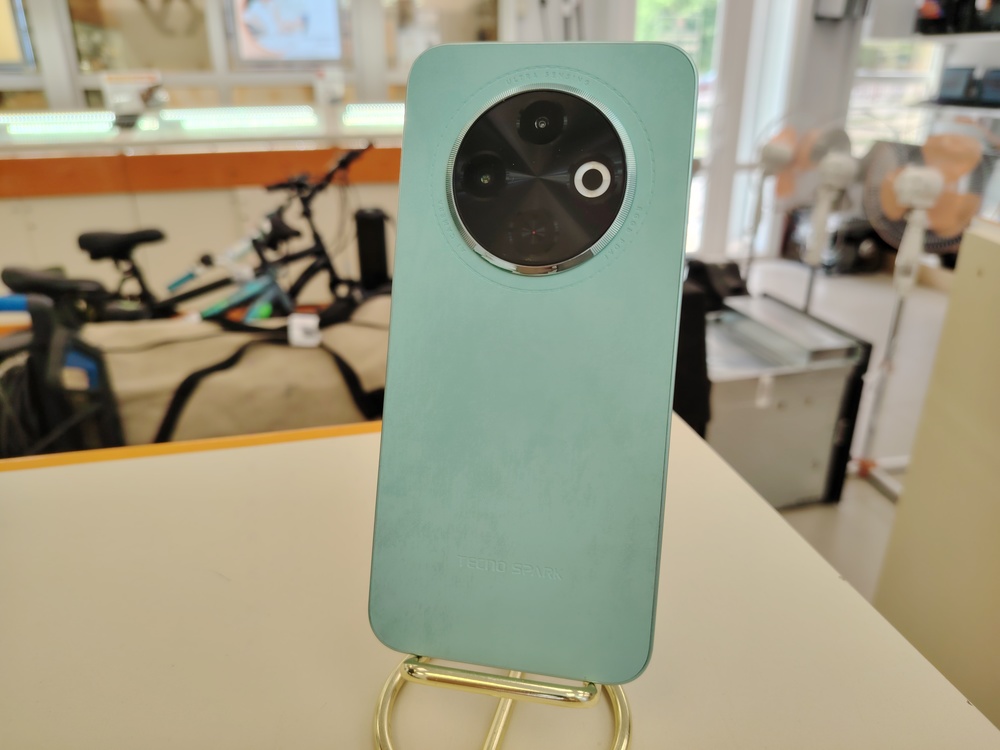 Смартфон Tecno SPARK 30C 4/128