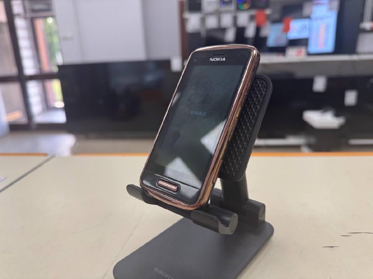 Смартфон Nokia C6-01
