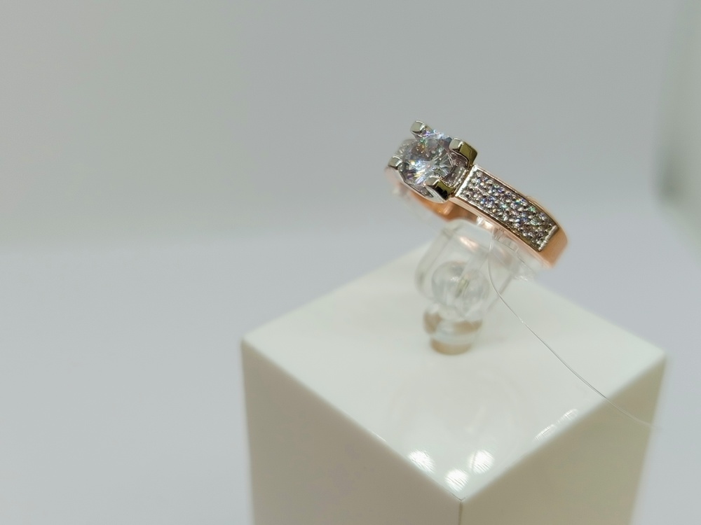 КОЛЬЦО С КАМНЯМИ (Au 585)