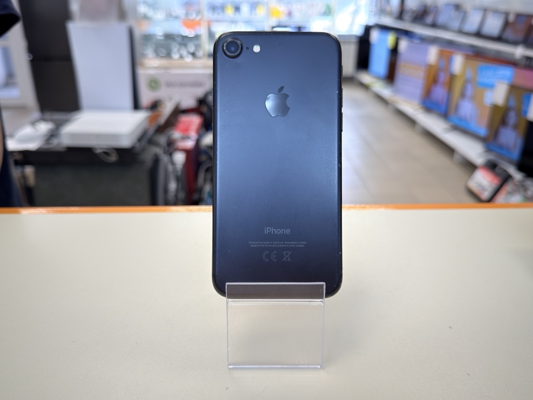 Смартфон Apple iPhone 7 32Gb