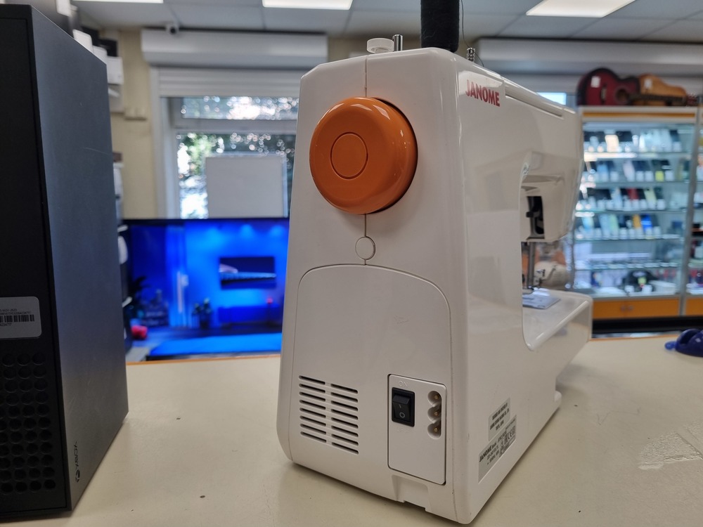 Швейная машина Janome Juno 5025S