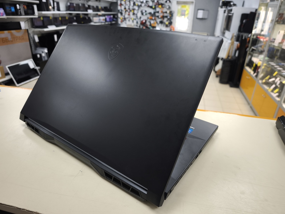 Ноутбук MSI MS-17L2; Core i5-11260H, GeForce RTX 2050, 8 Гб, 256 Гб, Нет