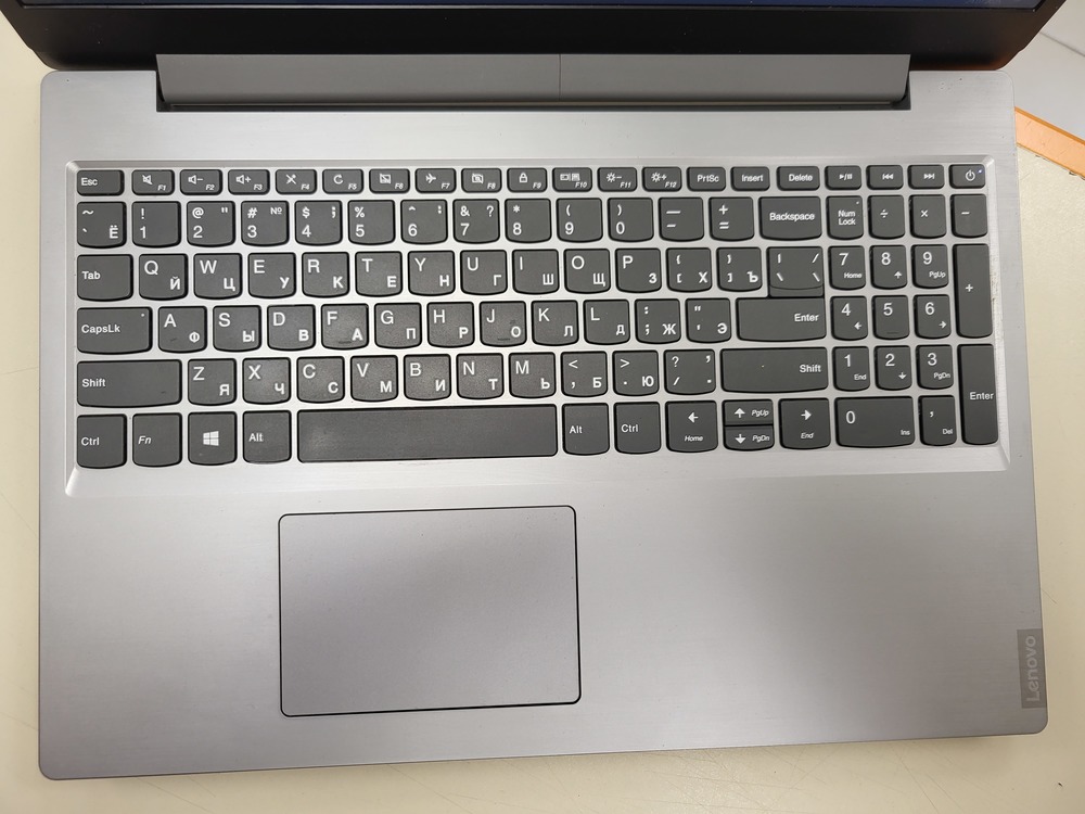 Ноутбук Lenovo; Core i3-8145U, Intel UHD Graphics, 4 Гб, 120 Гб, Нет