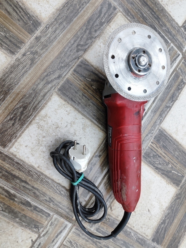 Угловая шлифмашина Elitech 10-125Э