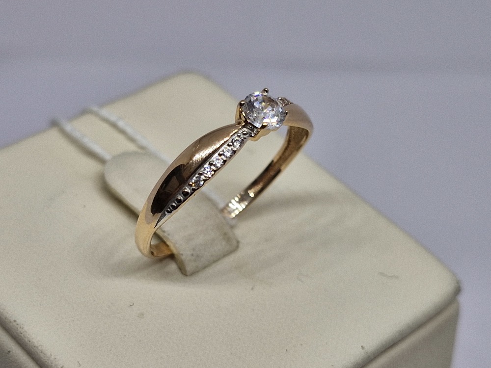 КОЛЬЦО С КАМНЯМИ (Au 585)