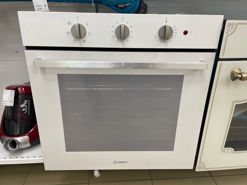 Духовой шкаф Indesit IFW 6530 WH