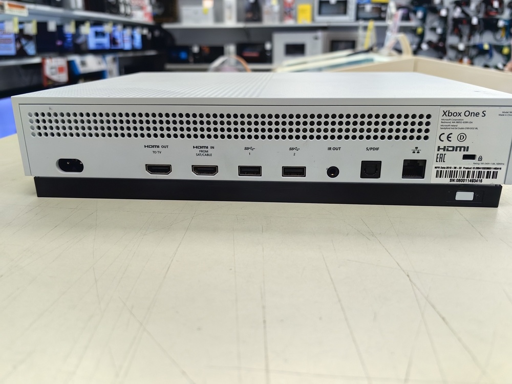 Игровая приставка Xbox One S 1TB Игровая приставка Xbox One S 1TB