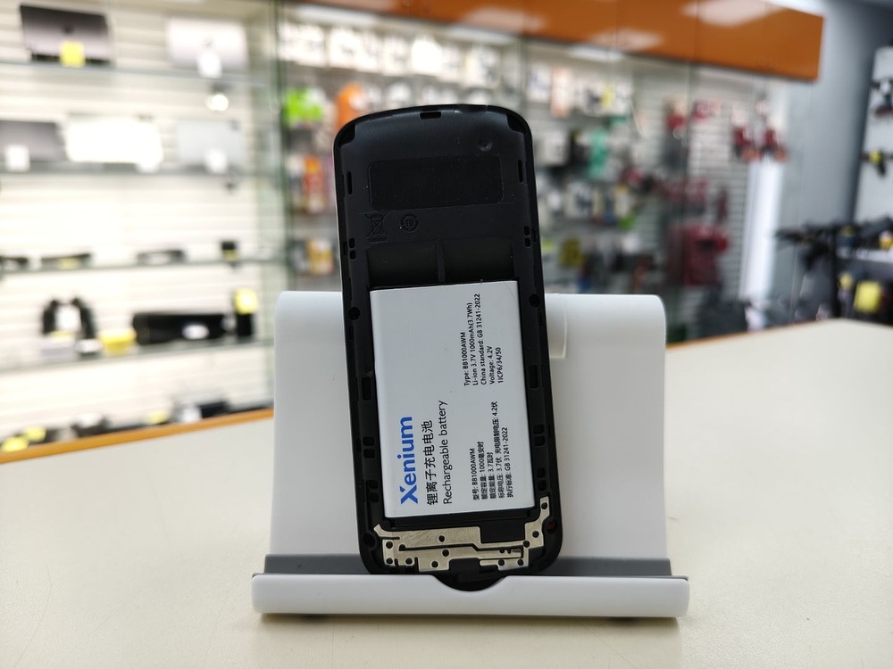 Смартфон Philips Xenium E170
