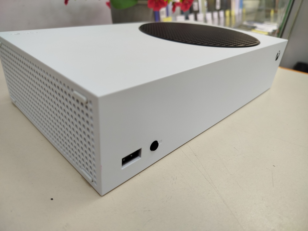 Игровая приставка Xbox Series S 512Gb SSD Игровая приставка Xbox Series S 512Gb SSD