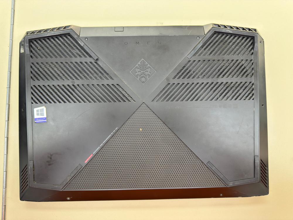 Ноутбук HP OMEN 15-ce010ur; Core i7-7700HQ, GeForce GTX 1050 Ti, 8 Гб, 1 Tb