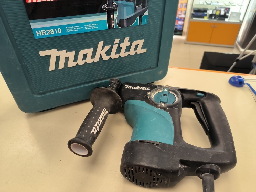 Перфоратор Makita HR 2810
