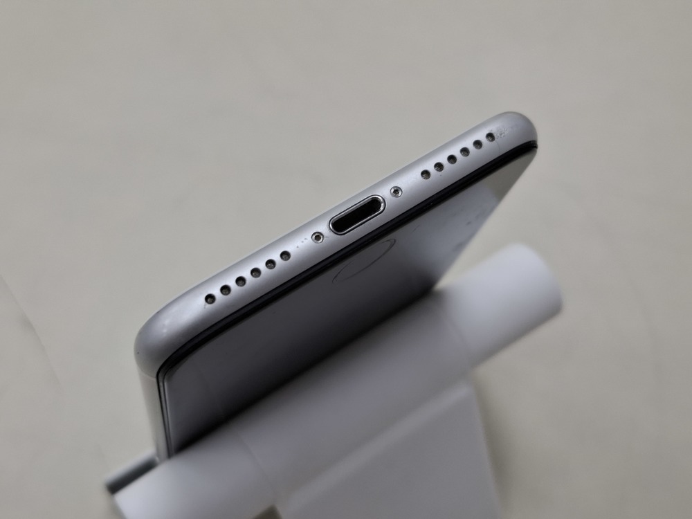 Смартфон Apple iPhone SE 2020 64Gb